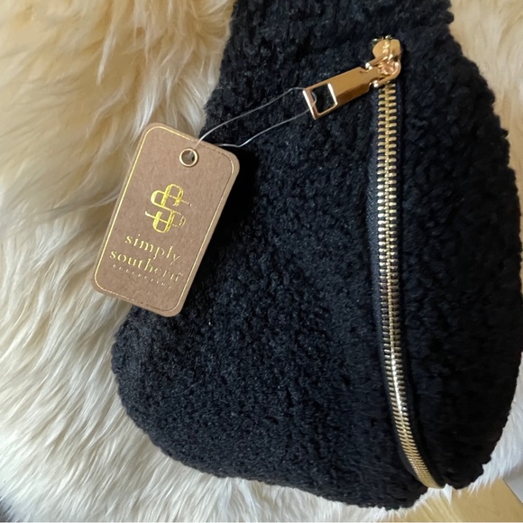 Simply Southern Black Teddy Bear Belt Bag Crossbody or Belt Bag - Picture 4 of 8